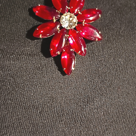 Ruby Red Flower Brooch. Red and Clear Gold Plated - Picture 4 of 4